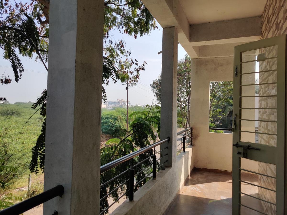 Rajlakshmi Niwas Apartment Solapur Exterior photo