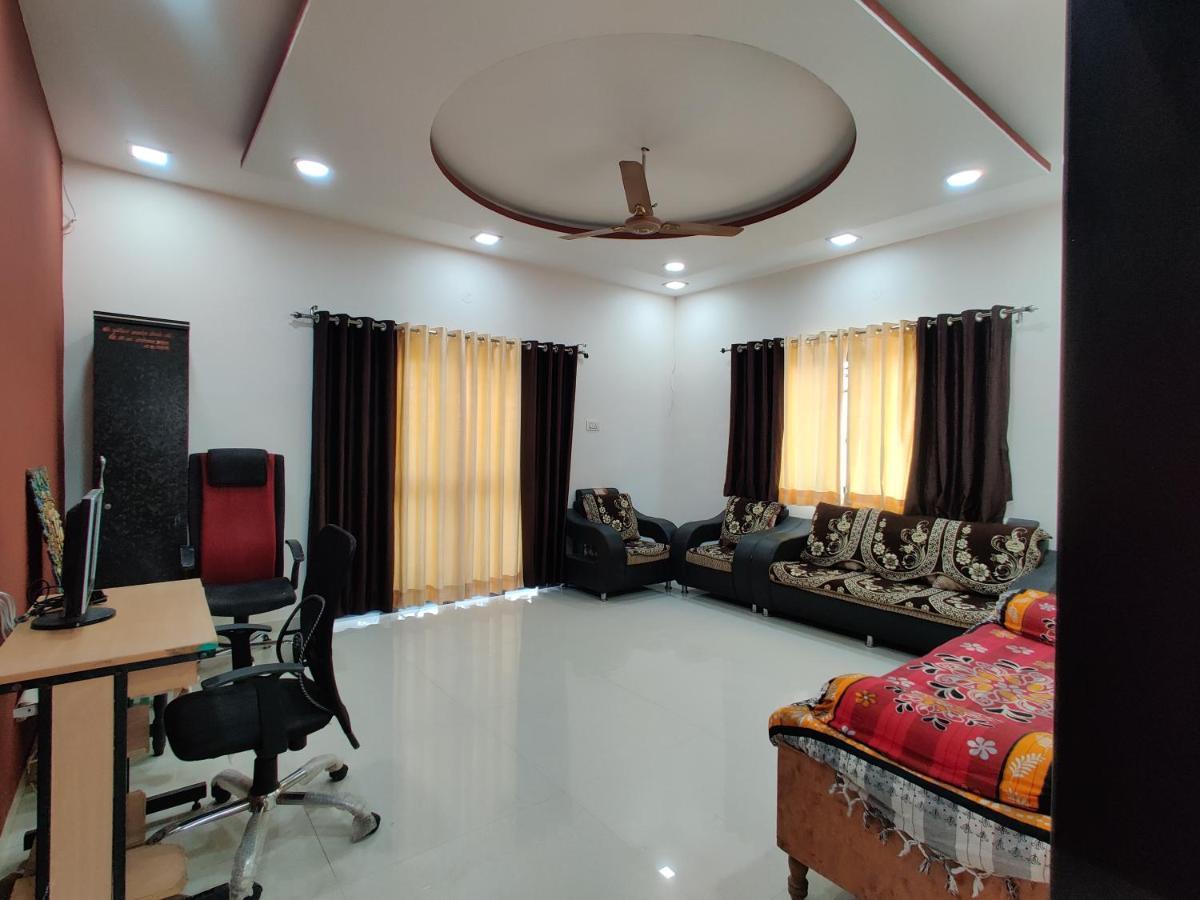 Rajlakshmi Niwas Apartment Solapur Exterior photo
