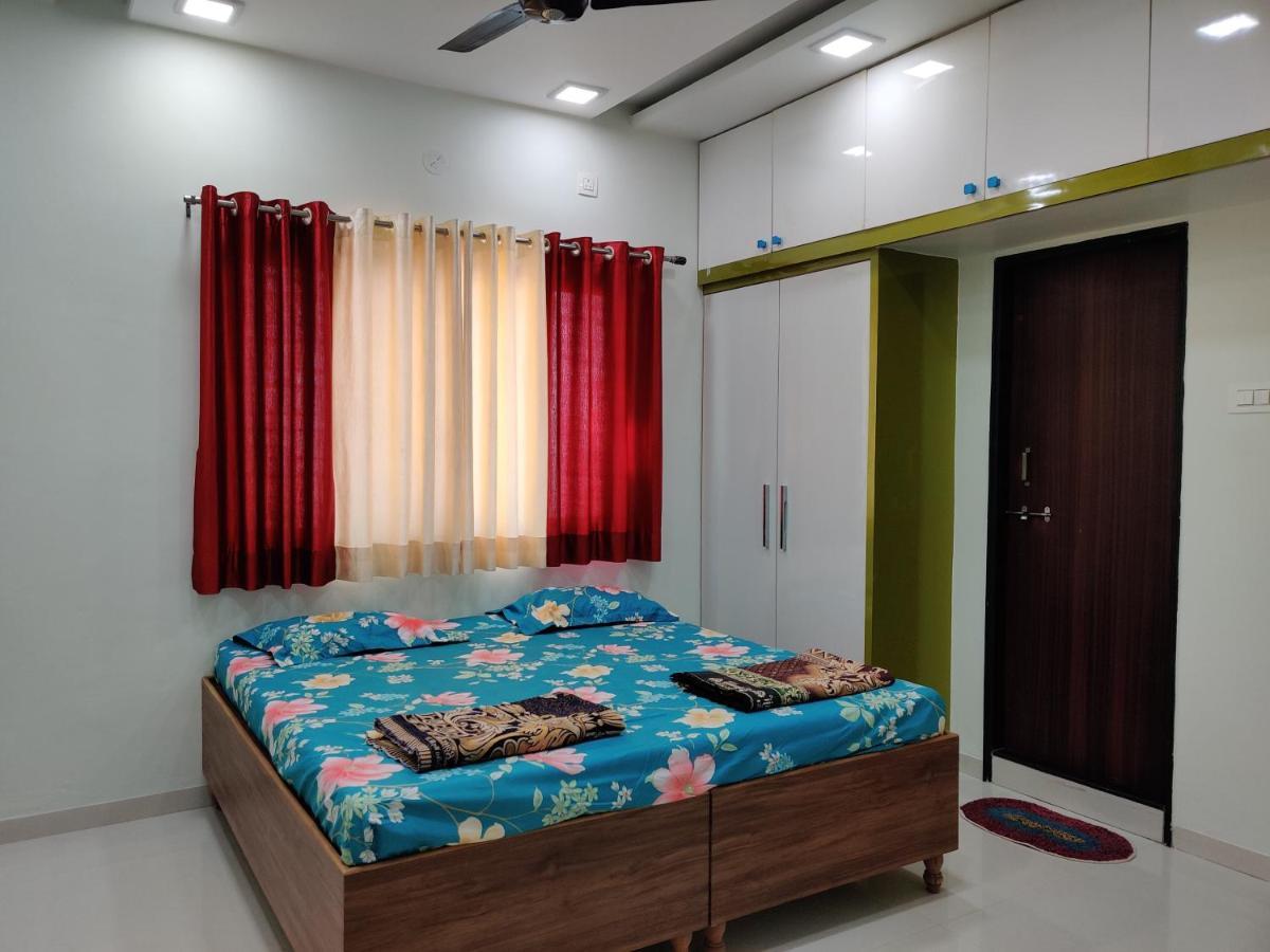 Rajlakshmi Niwas Apartment Solapur Exterior photo